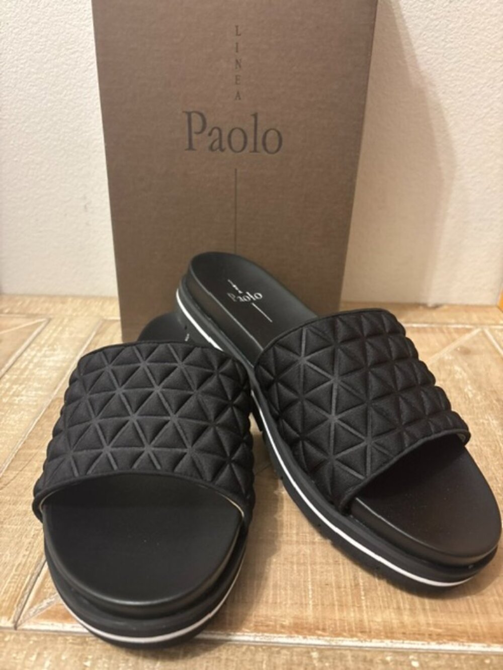 NEW Linea Paolo Leah-L Black Padded Sandals Women Sizes 8, 9, & 10
